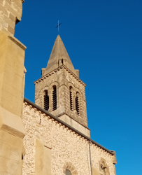 3ème – Drapeaux et vitraux de l’église de Chatuzange le Goubet